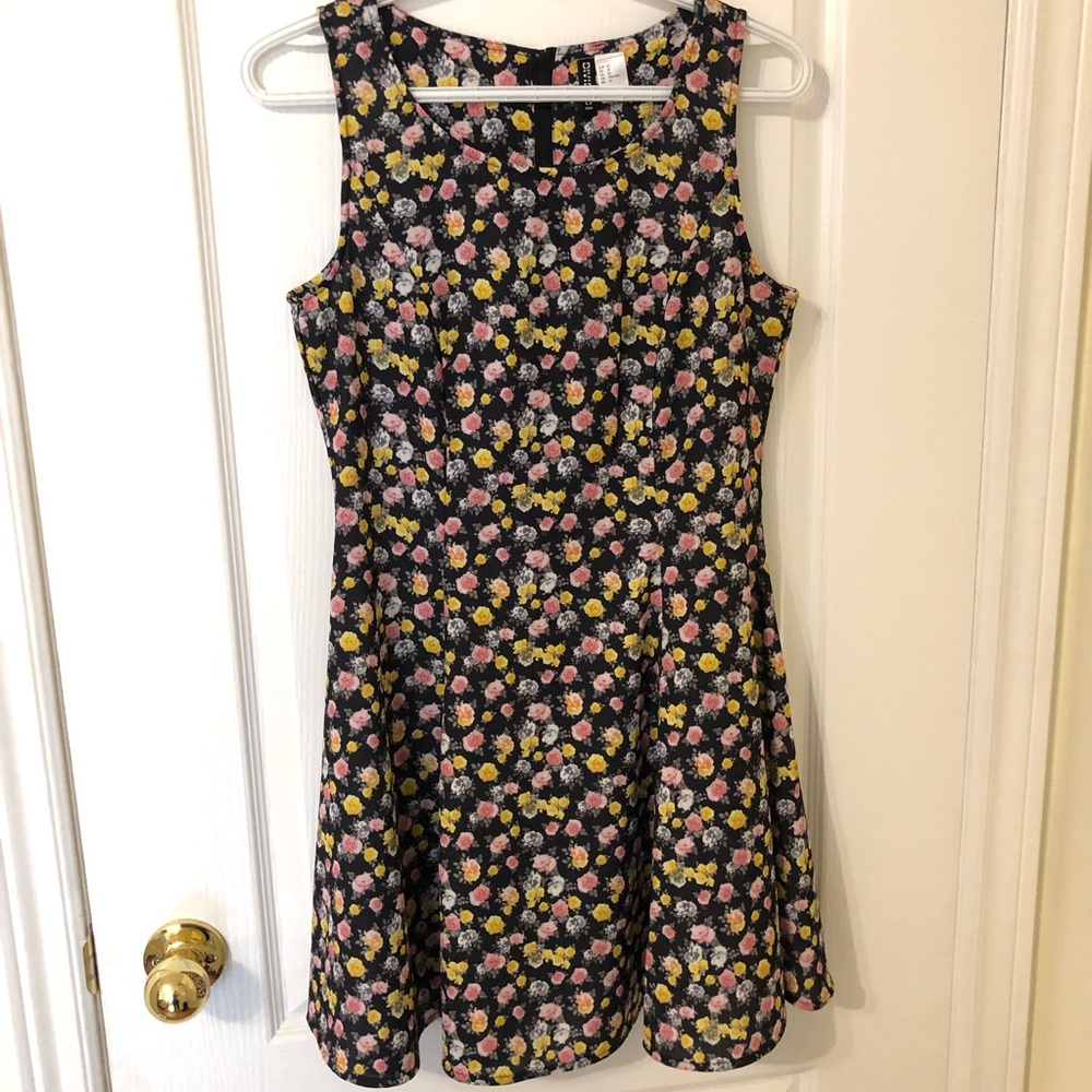 H&M Divided Floral Skater Dress 🌼 Size 10